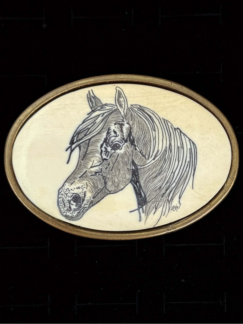 Horse Illustration Oval Belt Buckle in Cream and Gold
